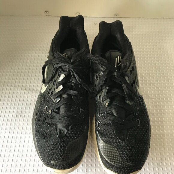 NIKE KYRIE LOW TOP MENS BASKETBALL SHOE SIZE 13 main image 6